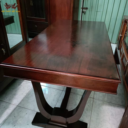 Bàn khách kiểu chữ U xưa