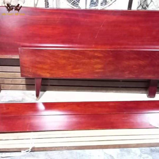 Giường 1m4, gỗ gõ chân nhọn xưa