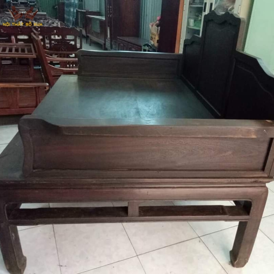 Divang (sập) xưa mặt ván gõ