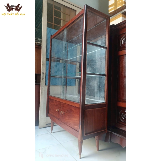 TỦ KÍNH GÕ CHÂN NHỌN BỌC ĐỒNG
