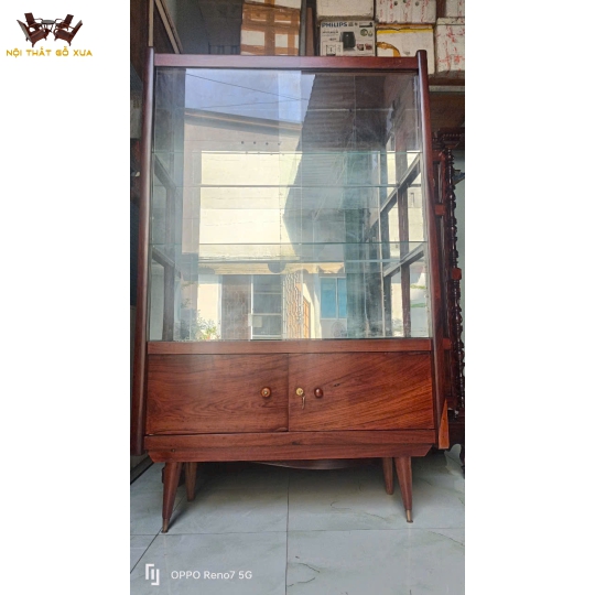 TỦ KÍNH GÕ CHÂN NHỌN BỌC ĐỒNG