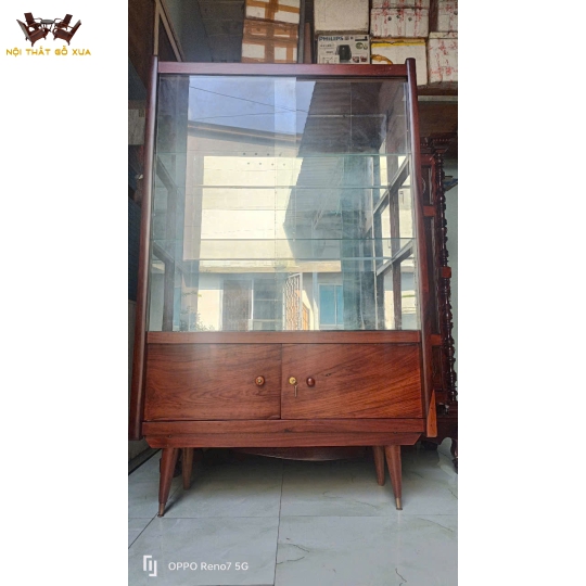 TỦ KÍNH GÕ CHÂN NHỌN BỌC ĐỒNG